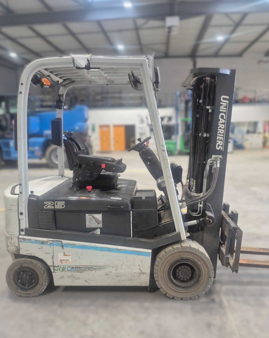 Chariot élévateur frontal UniCarriers QX2-25