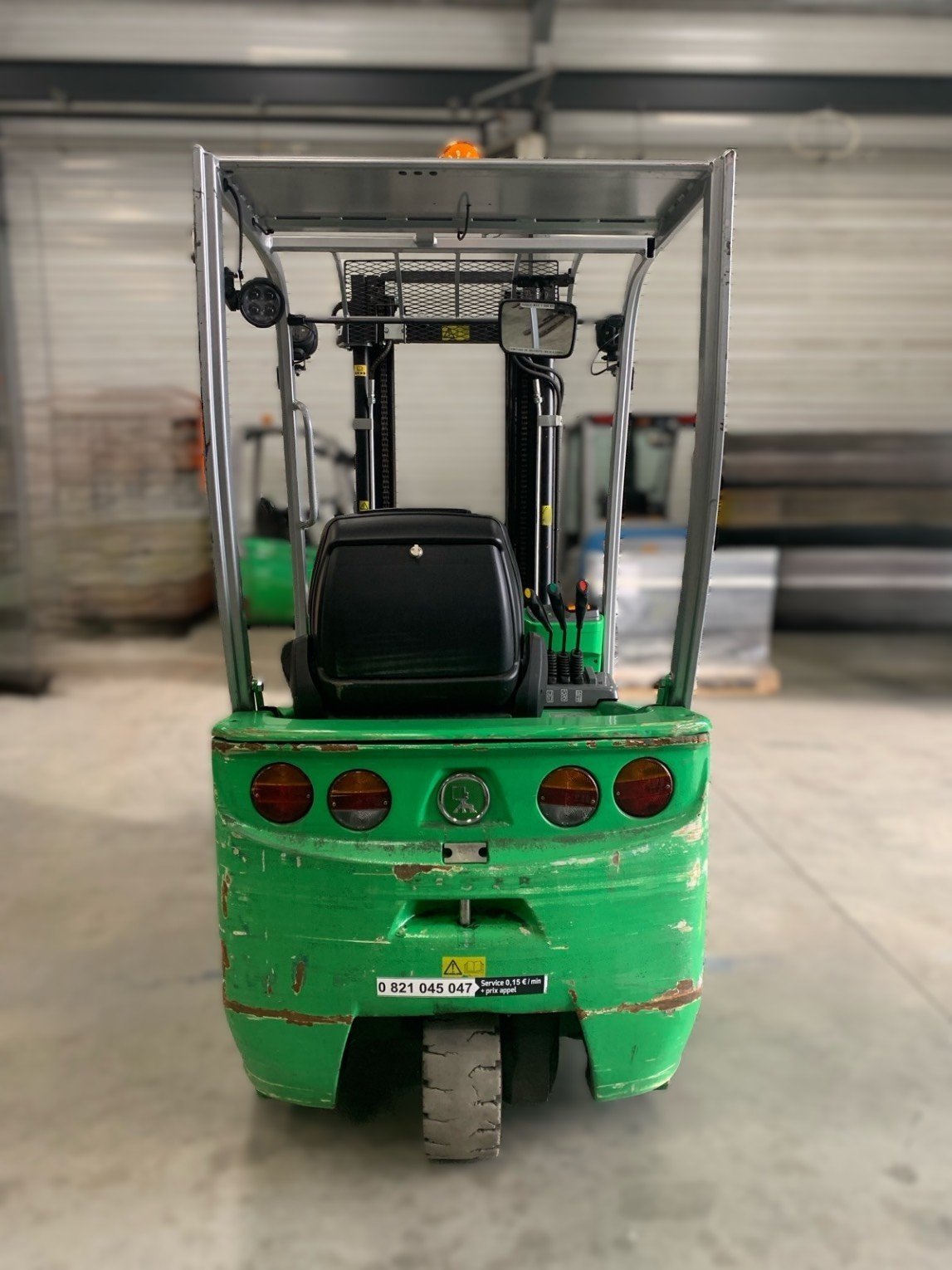 Chariot élévateur frontal - B210