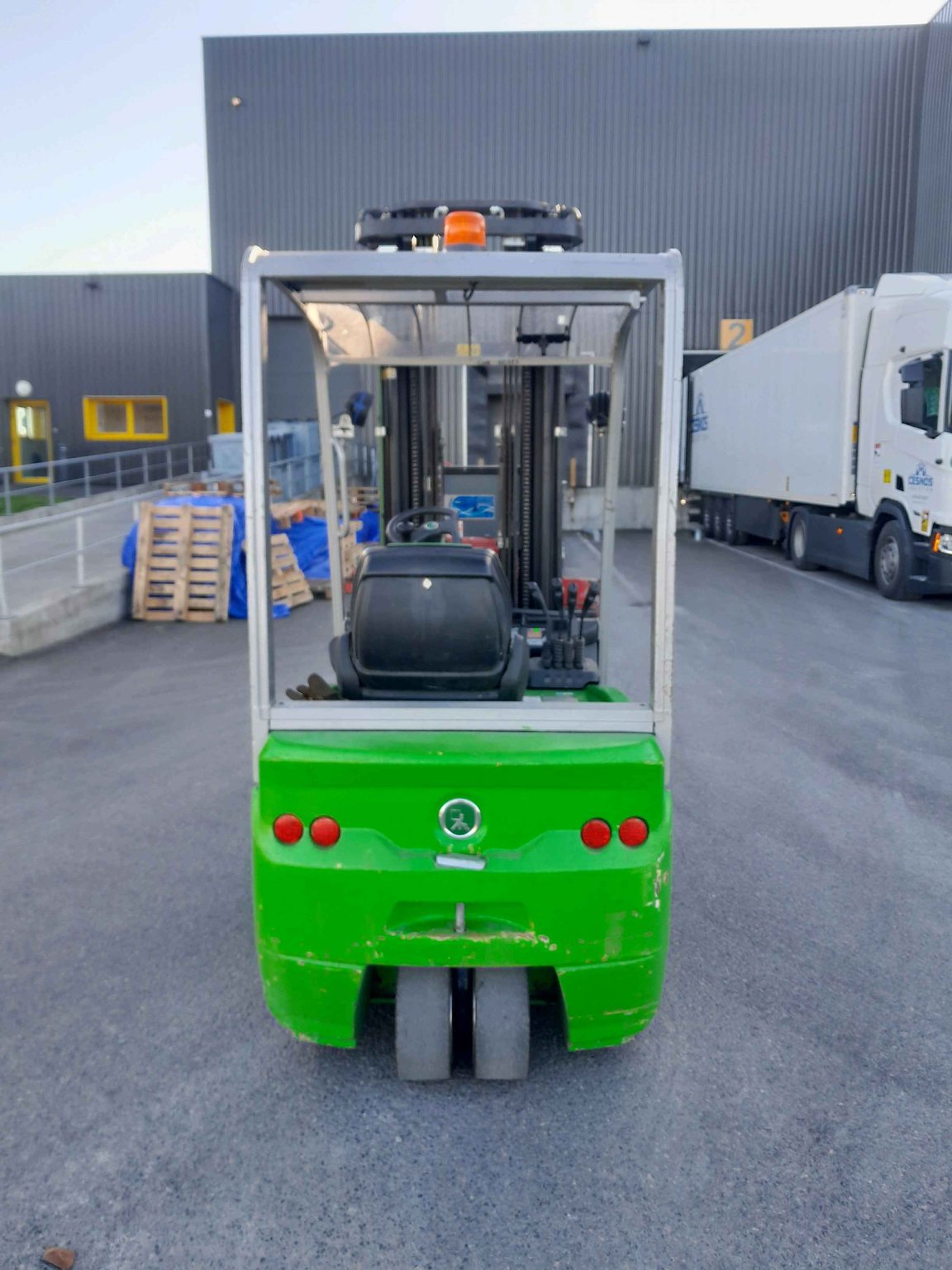 Chariot élévateur frontal CESAB B318