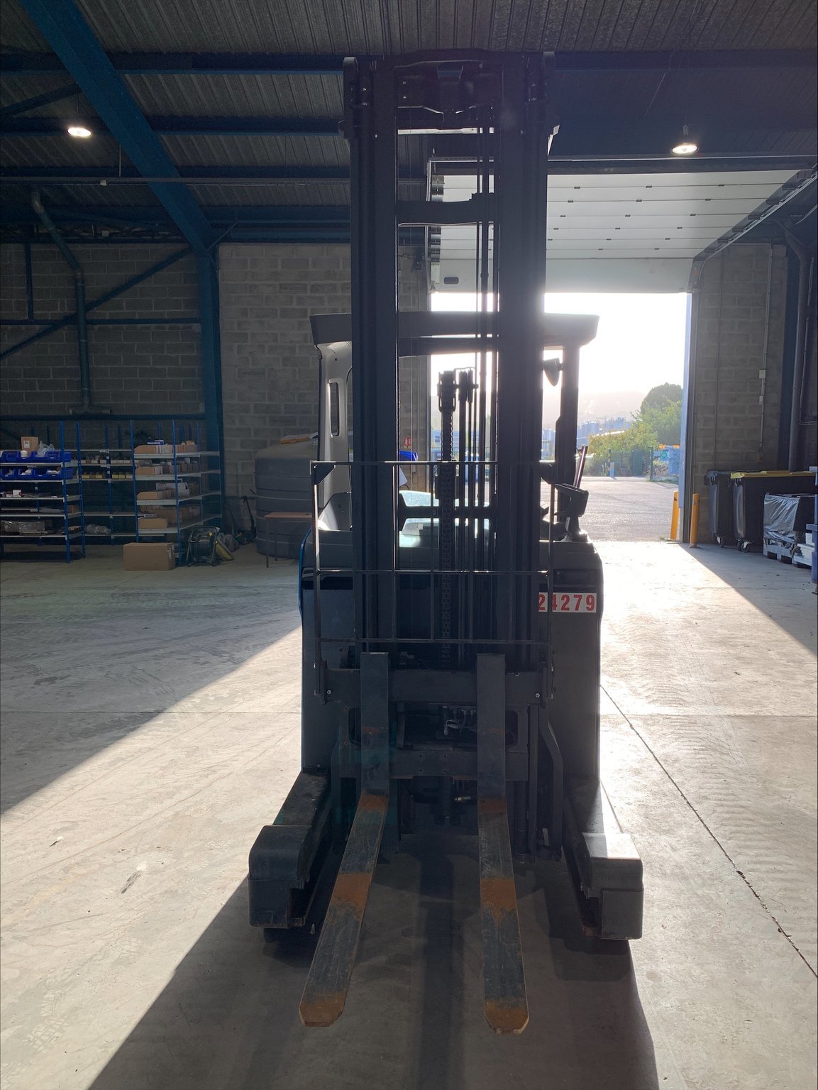 Chariot à mât rétractable CESAB R314