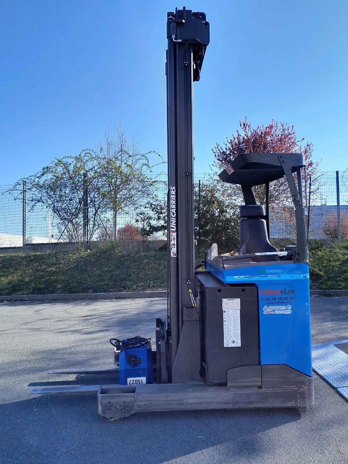 Chariot à mât rétractable UniCarriers UMS160