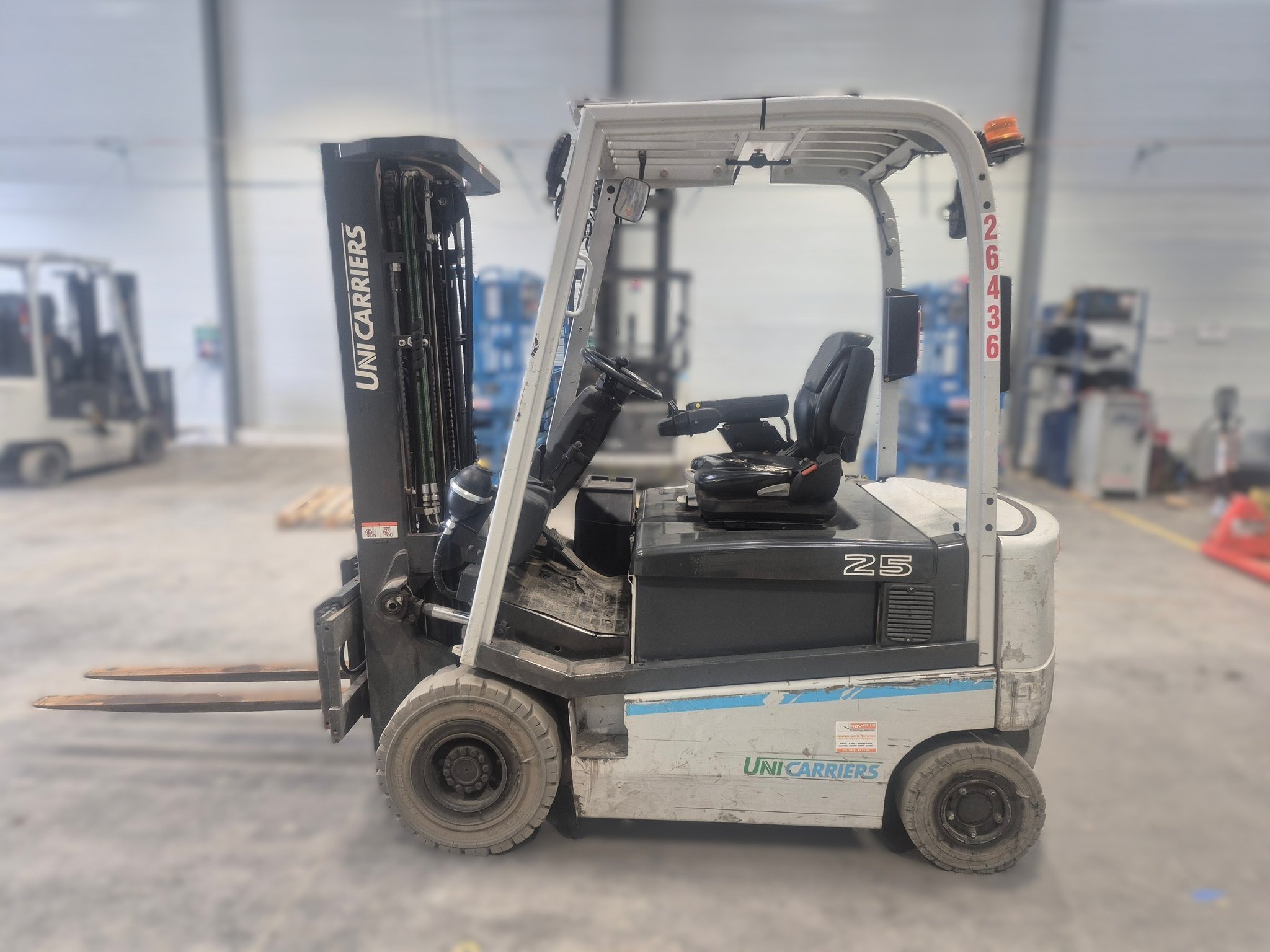 Chariot élévateur frontal UniCarriers QX2-25