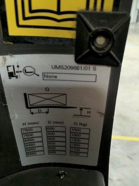 Chariot à mât rétractable UniCarriers UMS160