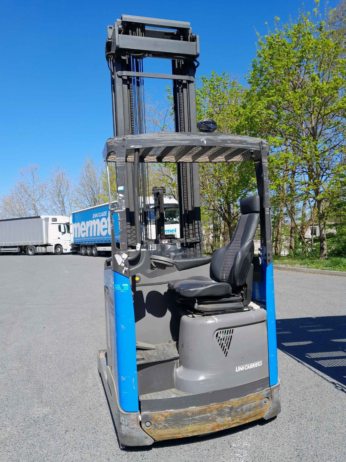 Chariot à mât rétractable UniCarriers UMS160
