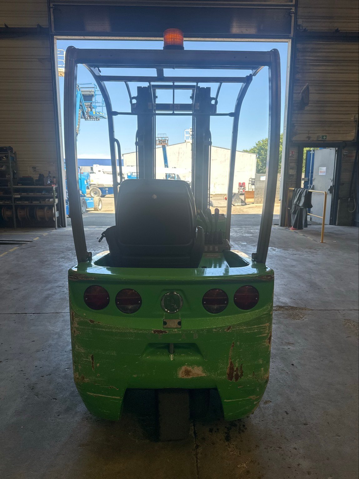 Chariot élévateur frontal CESAB B215