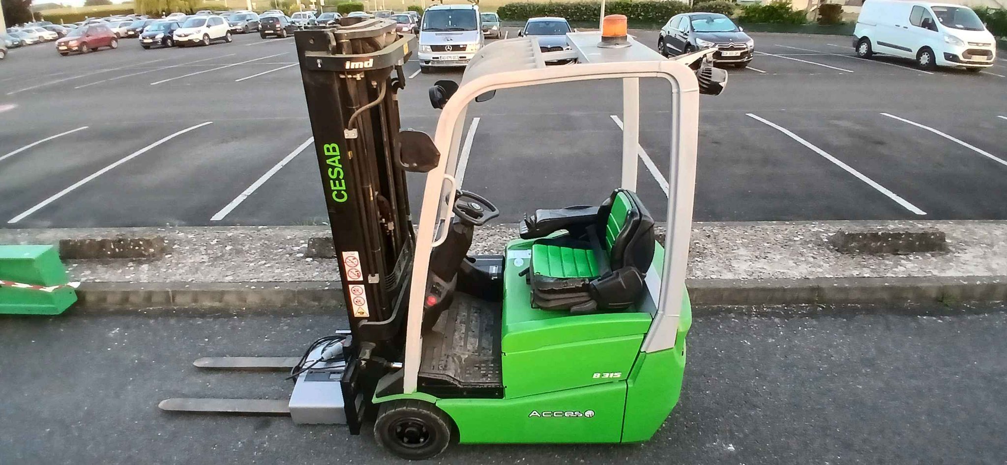 Chariot élévateur frontal CESAB B315
