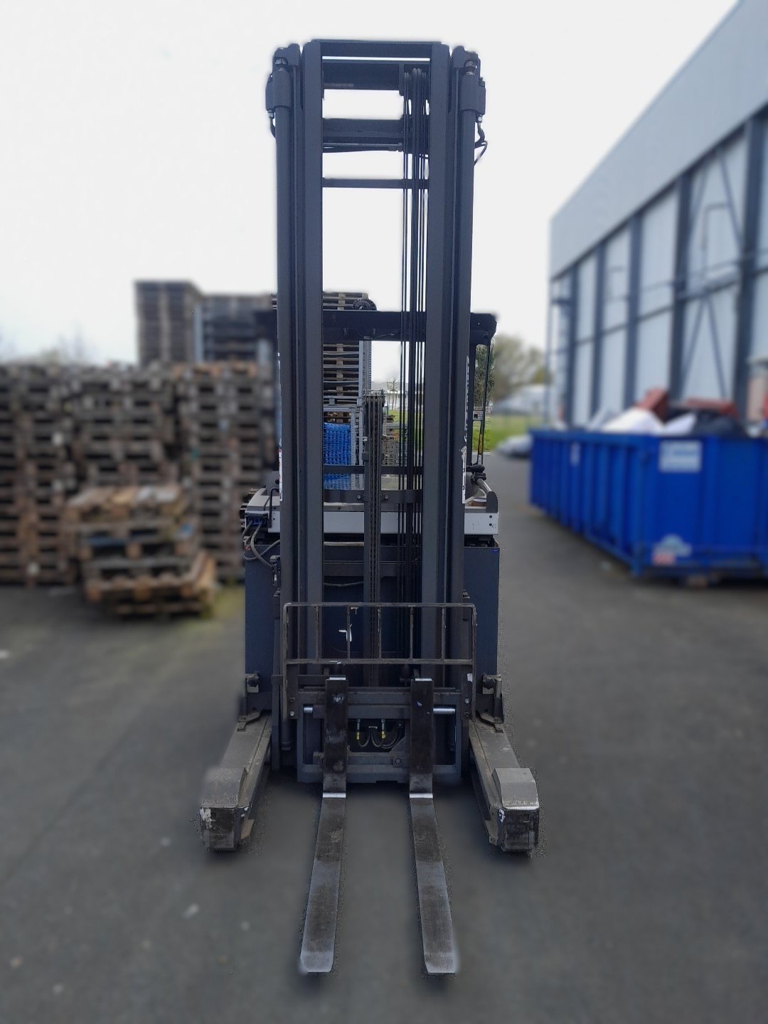 Chariot à mât rétractable UniCarriers UMS200
