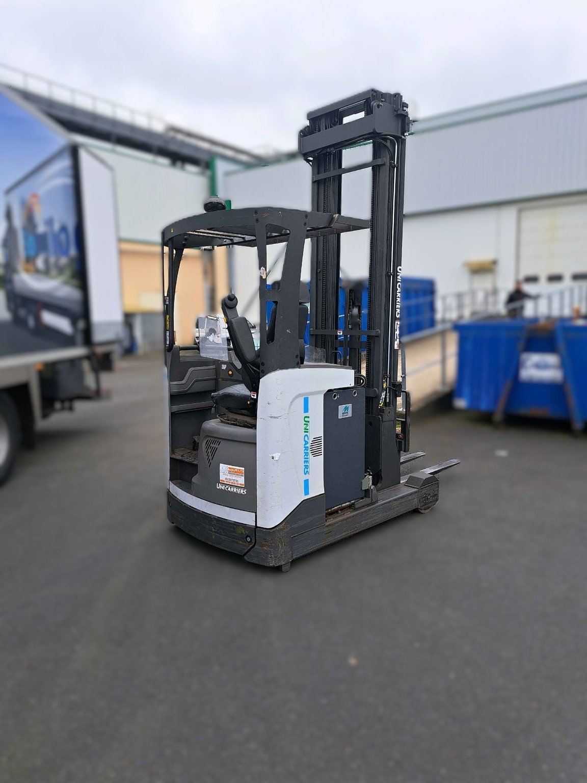 Chariot à mât rétractable UniCarriers UMS200