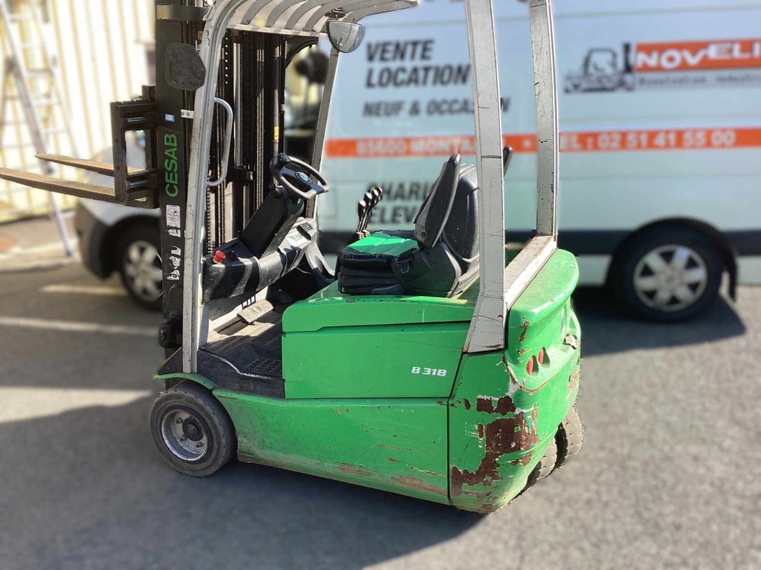 Chariot élévateur frontal - B318