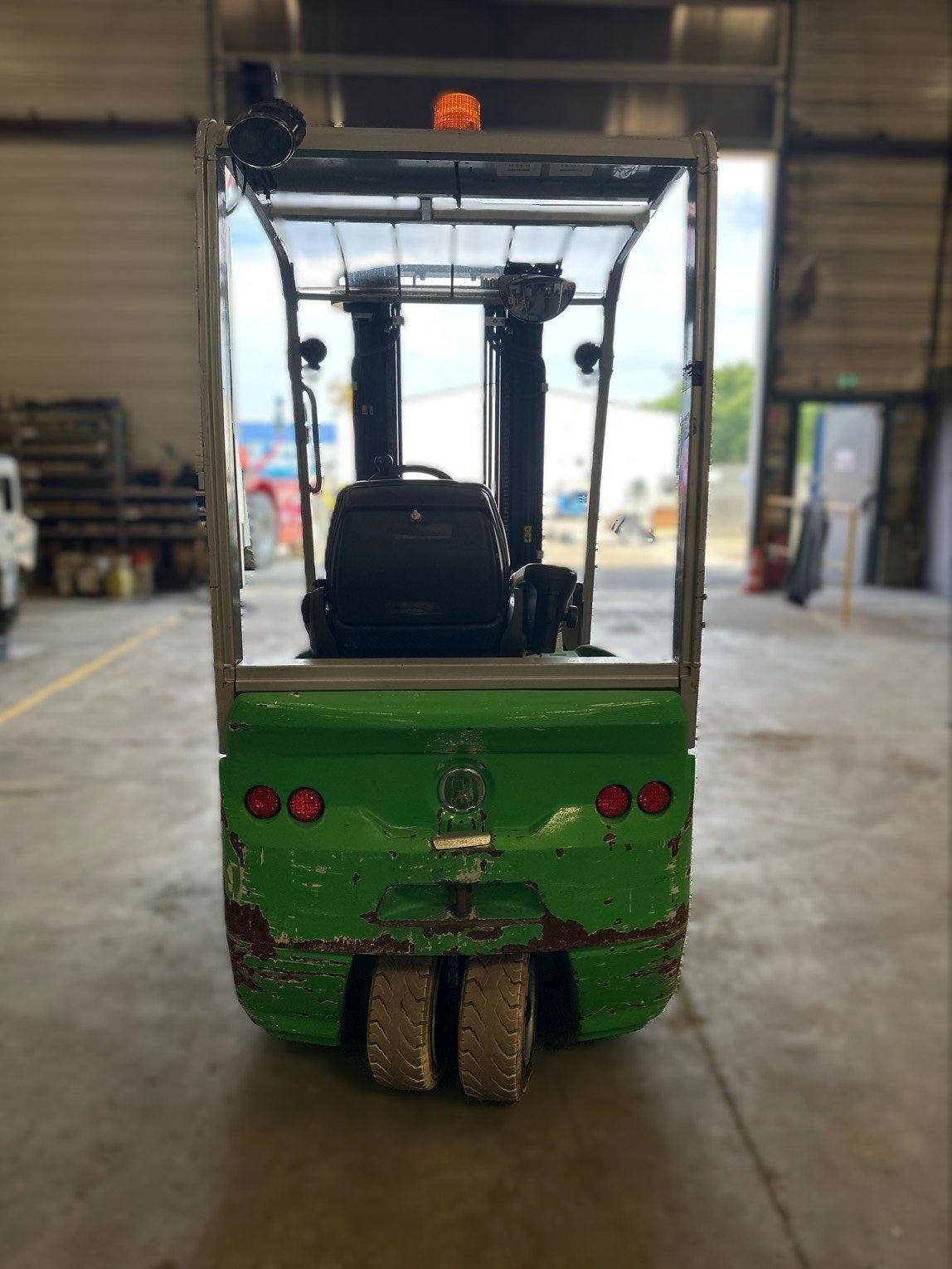 Chariot élévateur frontal CESAB B316