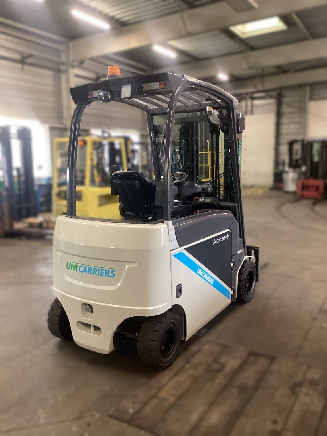 Chariot élévateur frontal UniCarriers TX4-18L