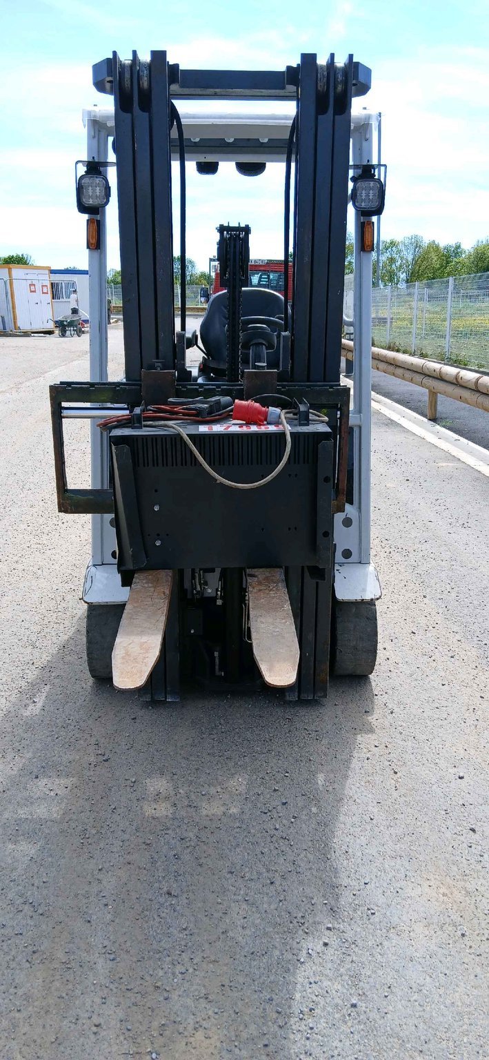 Chariot élévateur frontal UniCarriers TX3-15C