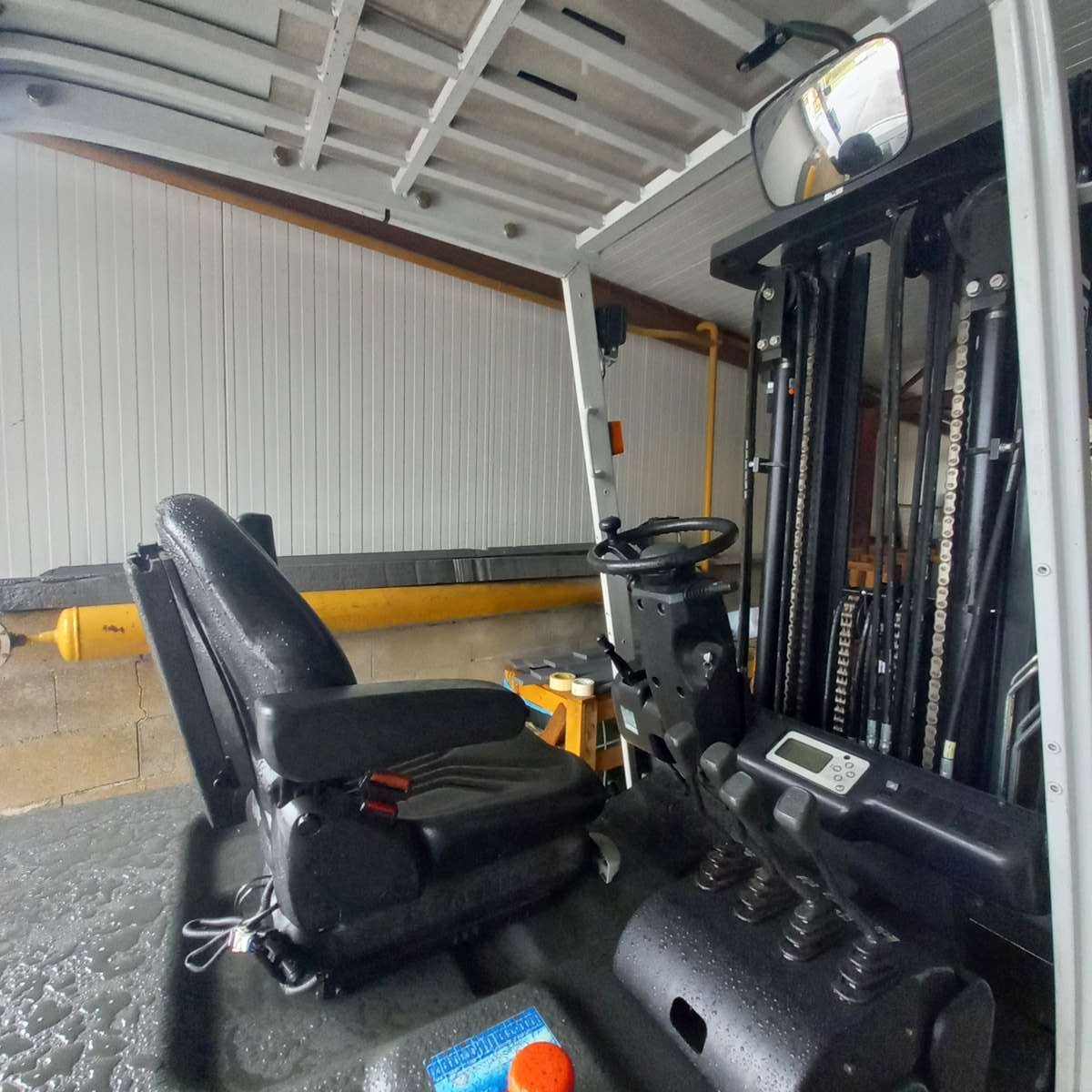 Chariot élévateur frontal UniCarriers QX2-30H