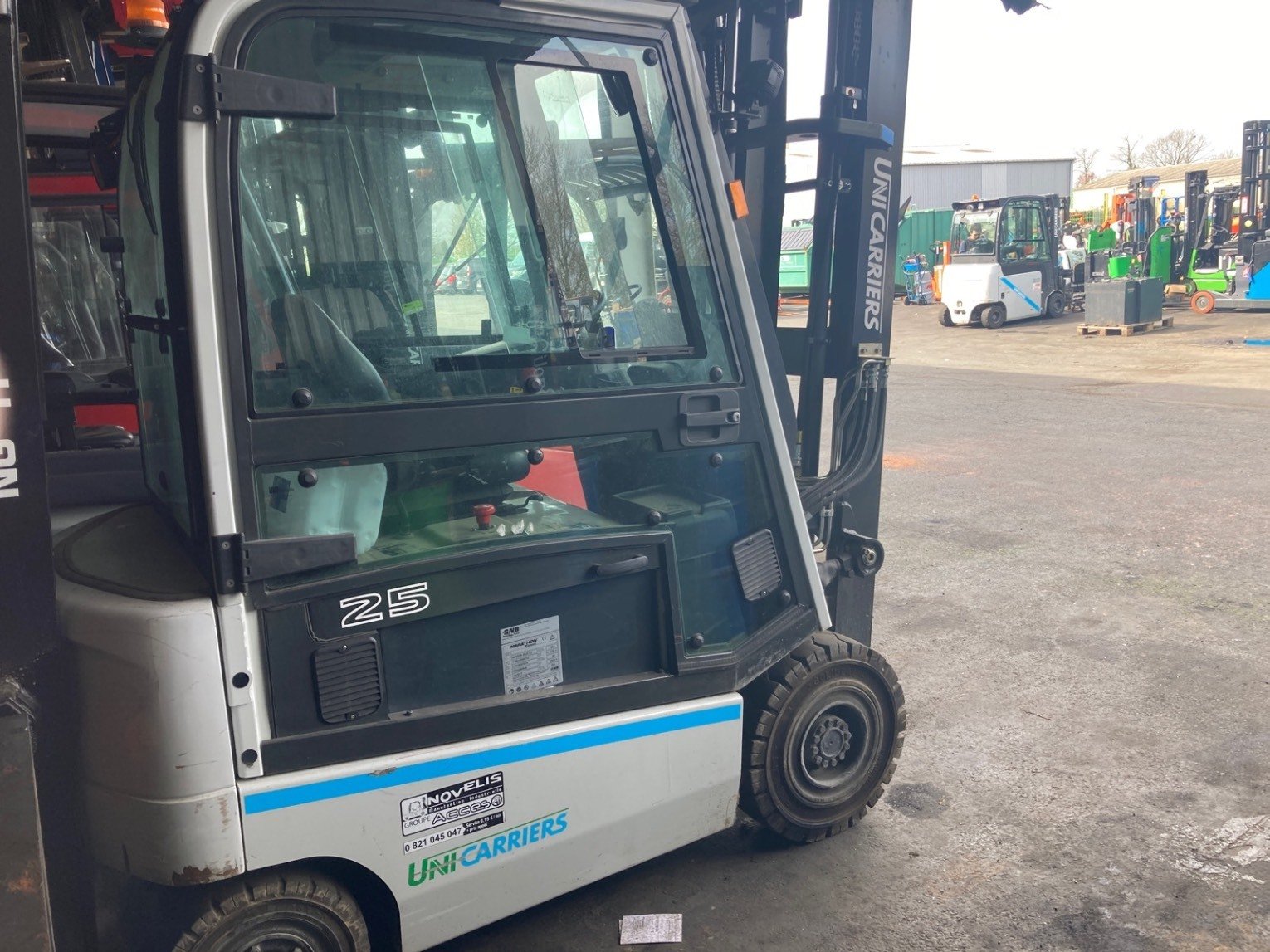 Chariot élévateur frontal UniCarriers QX2-25