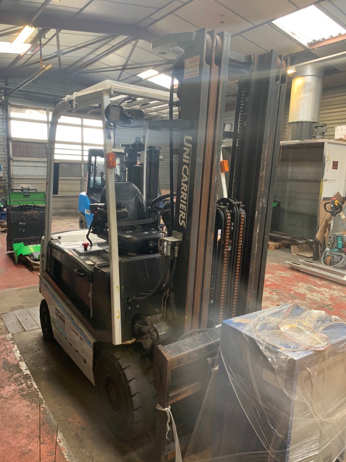 Chariot élévateur frontal UniCarriers QX2-25