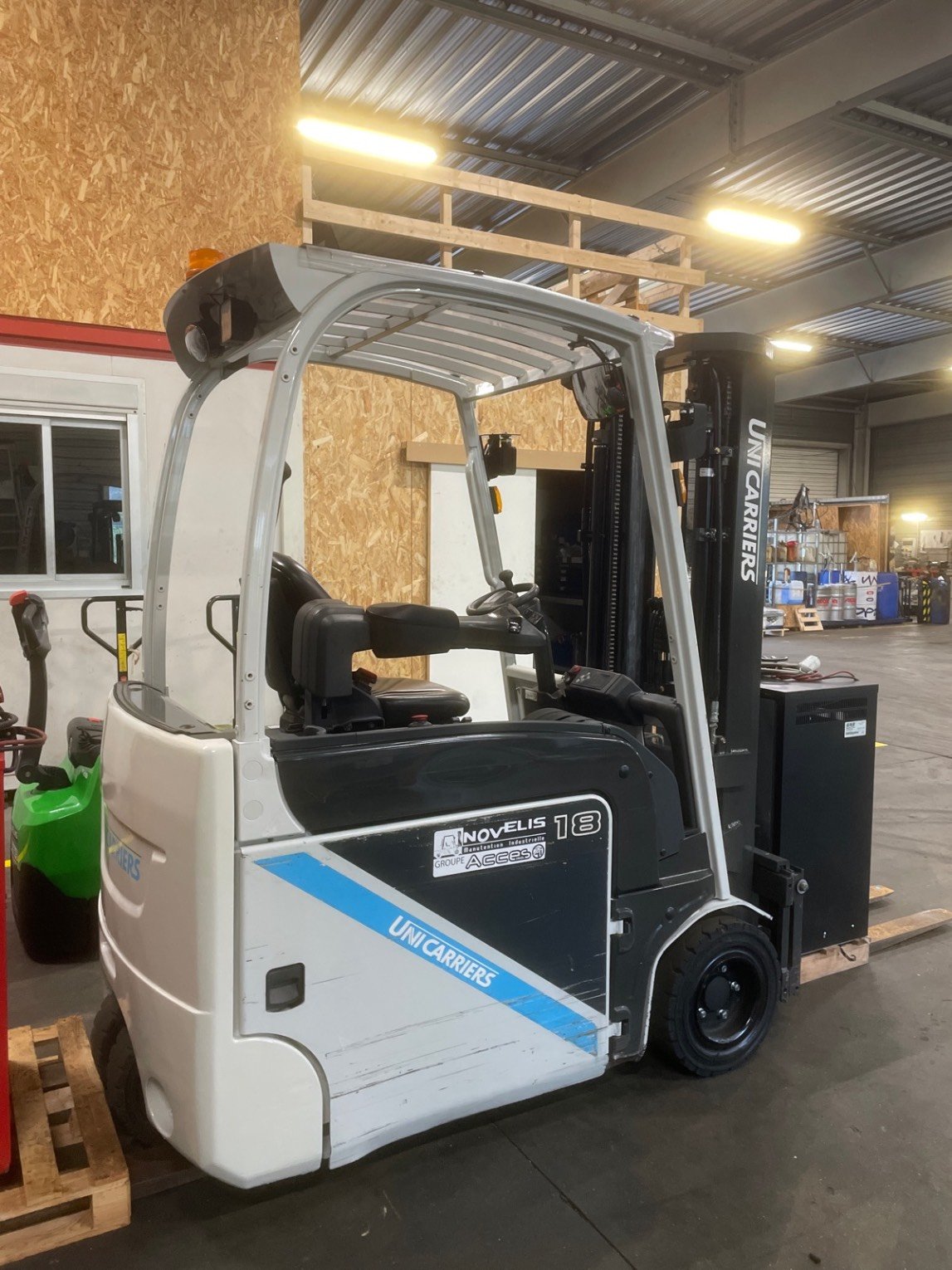 Chariot élévateur frontal UniCarriers TX3-18