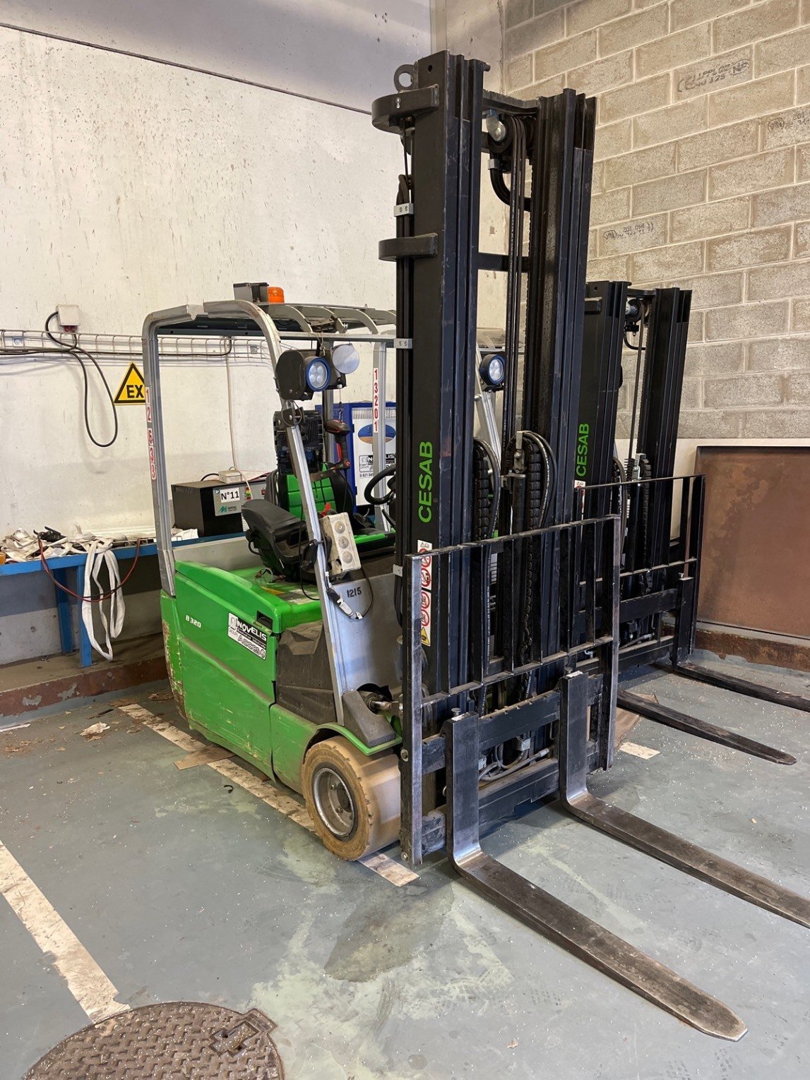 Chariot élévateur frontal CESAB B320
