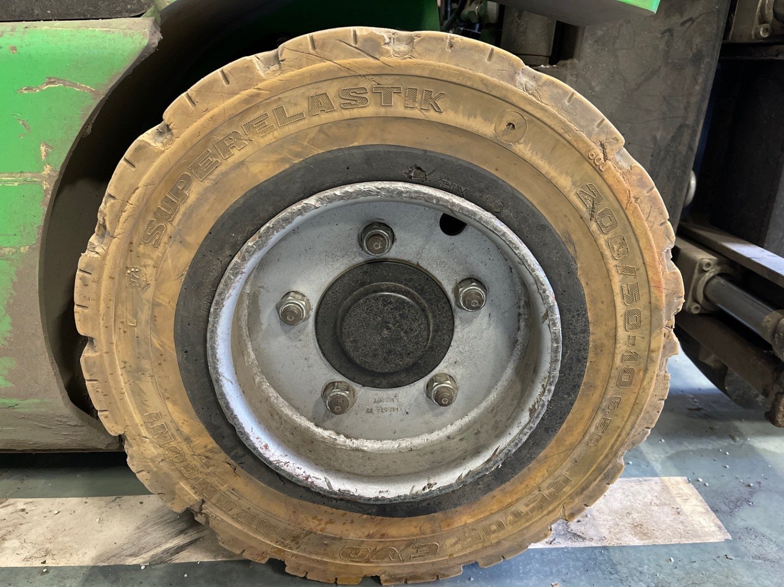 Chariot élévateur frontal CESAB B320