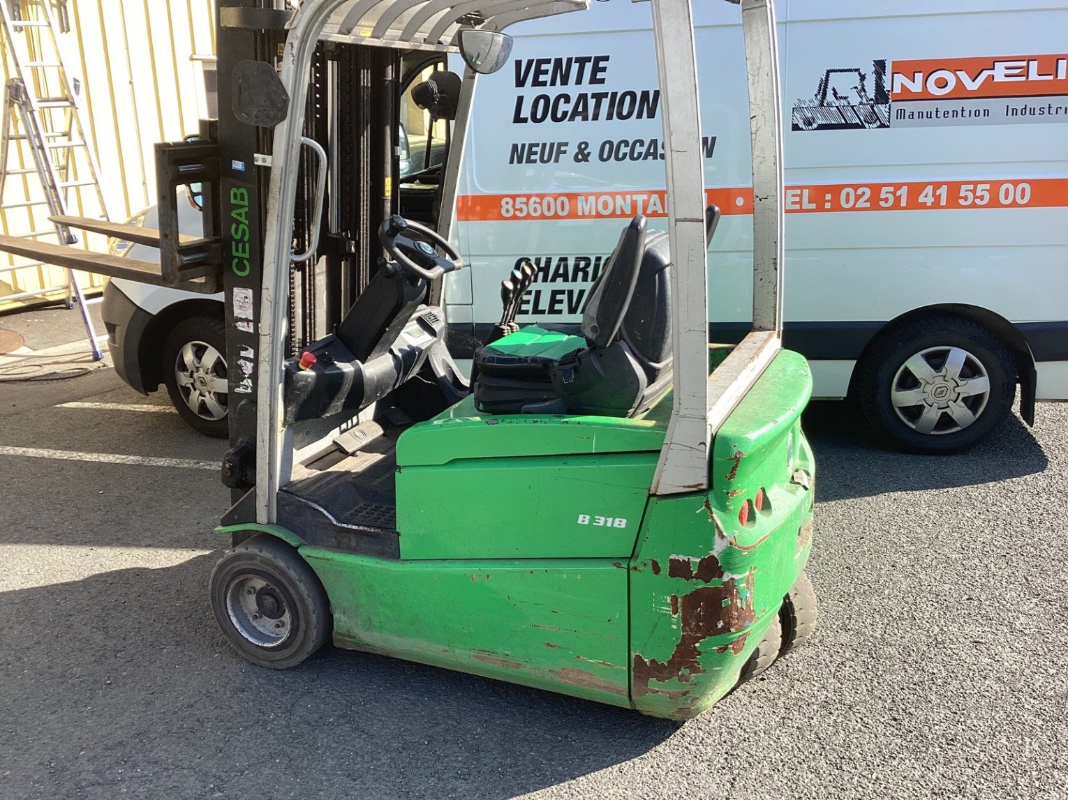Chariot élévateur frontal - B318