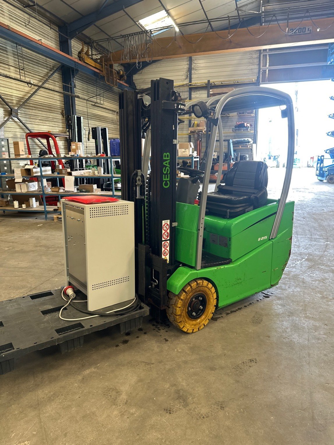 Chariot élévateur frontal CESAB B215
