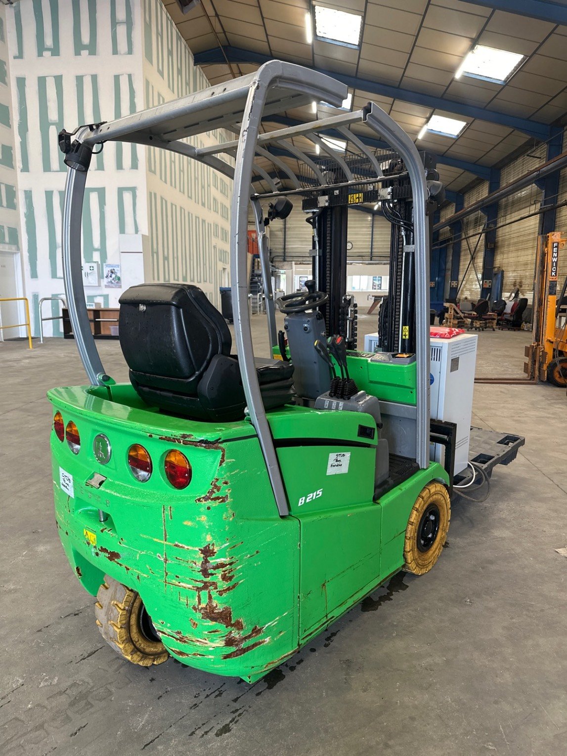 Chariot élévateur frontal - B215