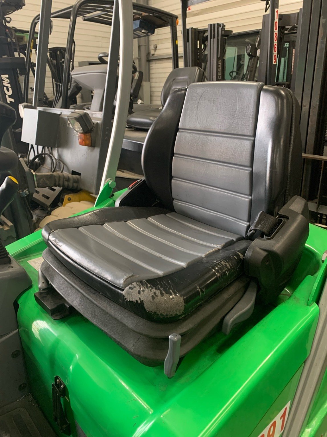 Chariot élévateur frontal CESAB B210