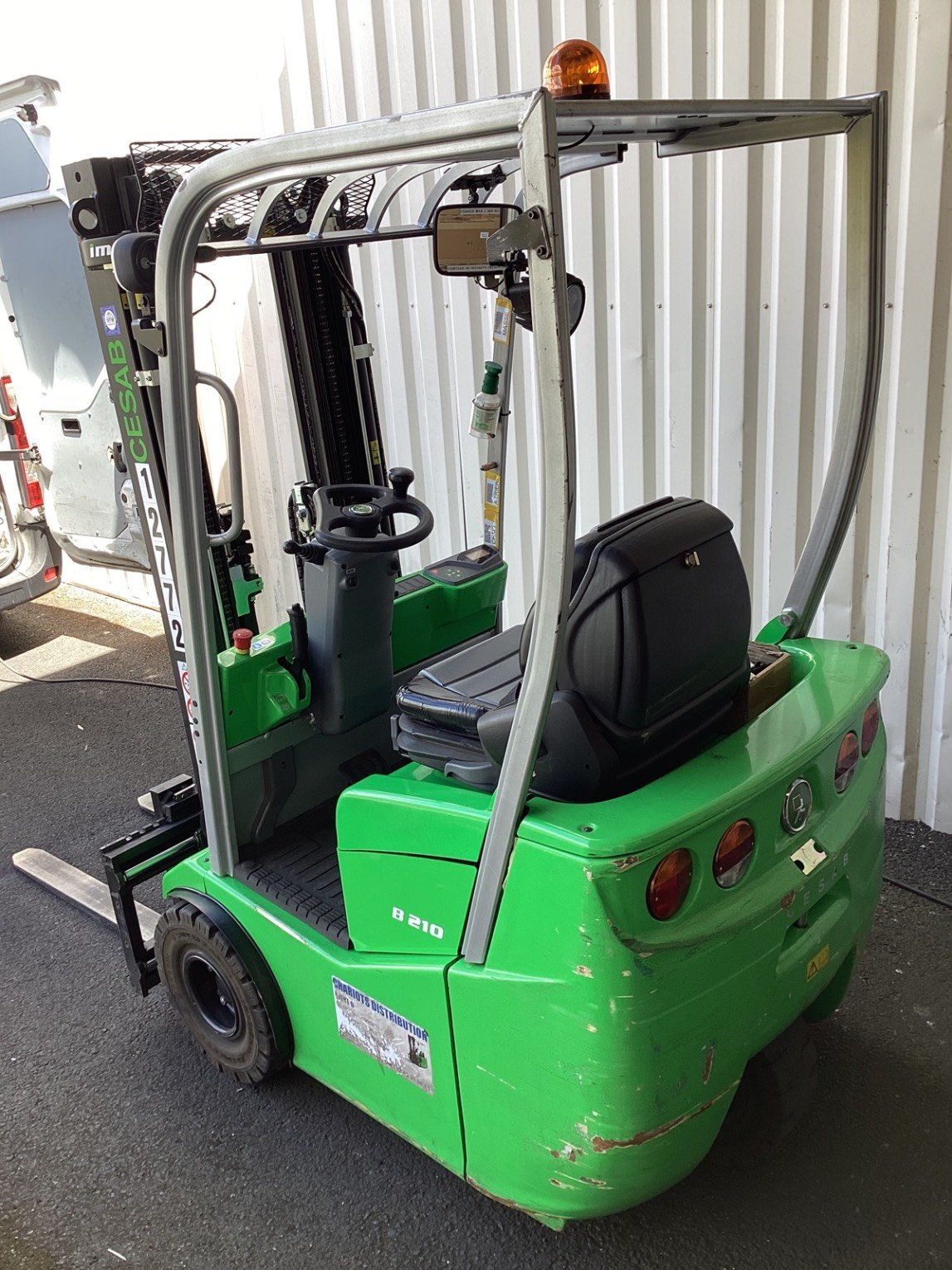 Chariot élévateur frontal CESAB B210