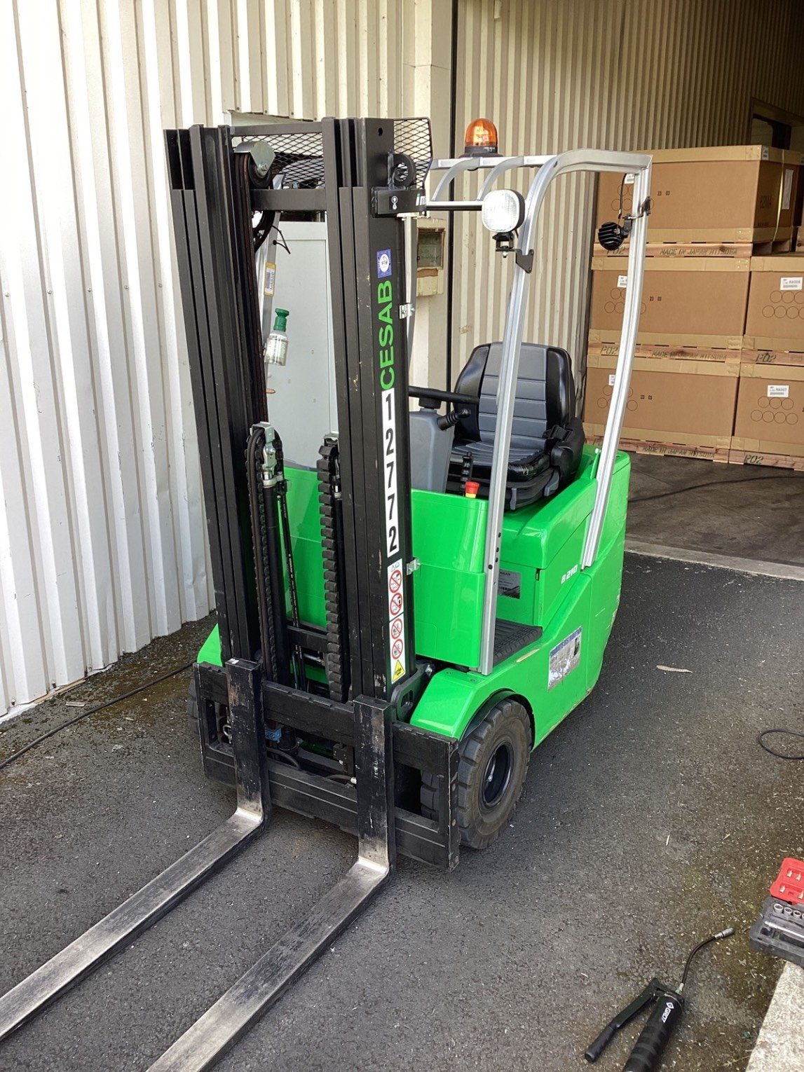 Chariot élévateur frontal CESAB B210