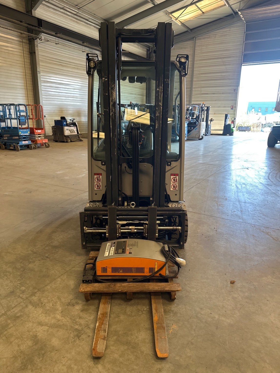 Chariot élévateur frontal STILL RX20-16