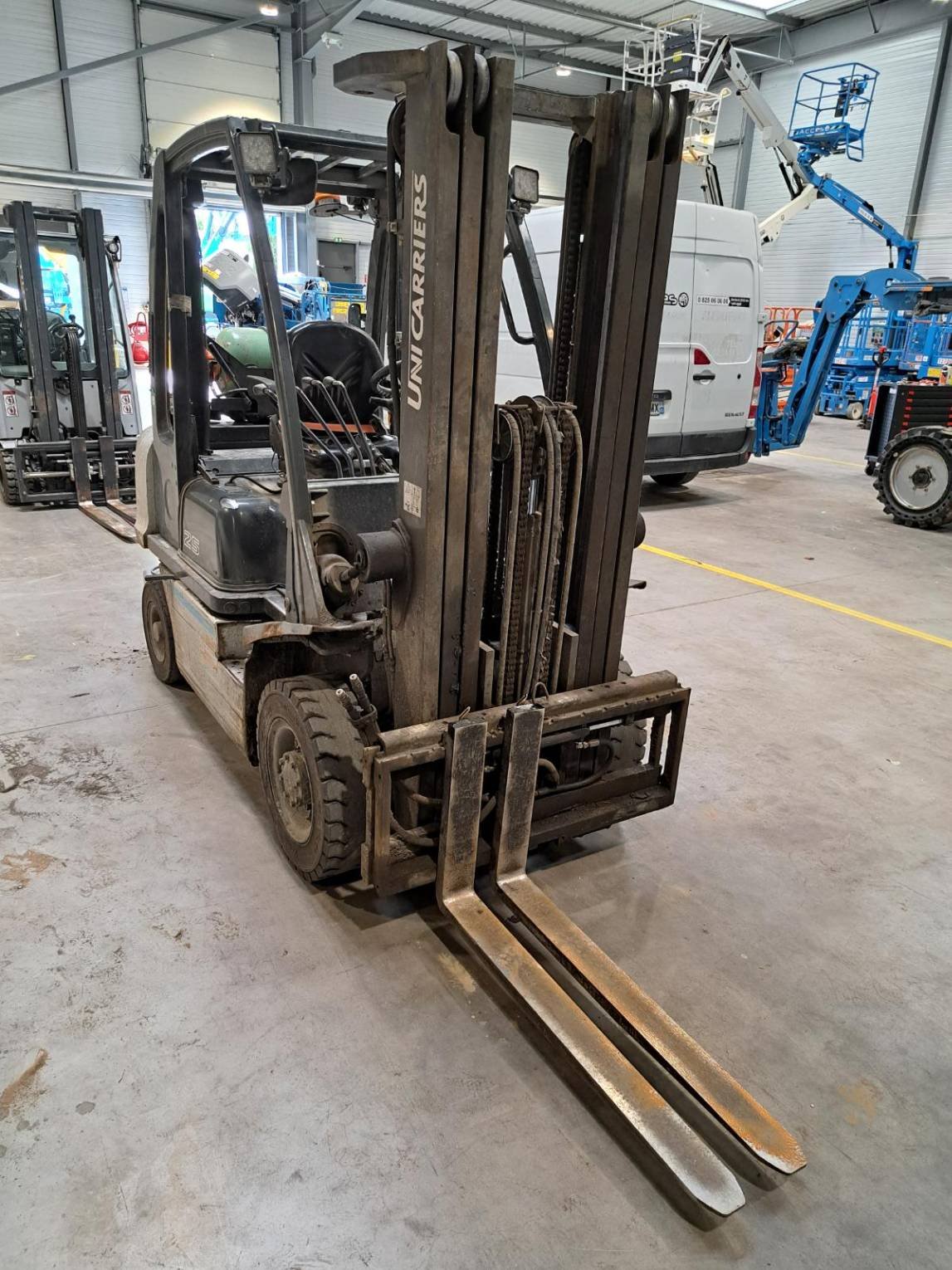 Chariot élévateur frontal UniCarriers DX25G