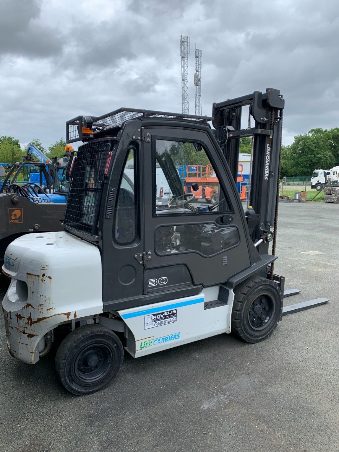 Chariot élévateur frontal UniCarriers DX30D