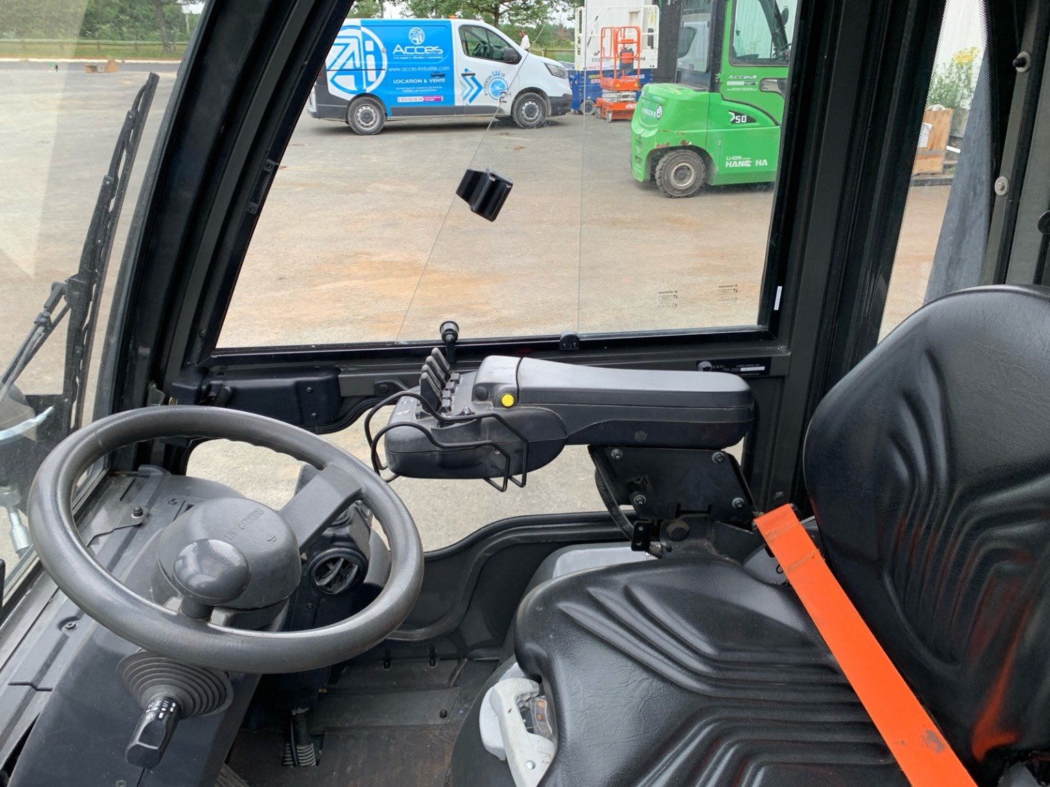 Chariot élévateur frontal UniCarriers DX30D