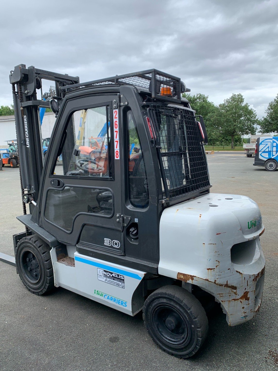 Chariot élévateur frontal UniCarriers DX30D