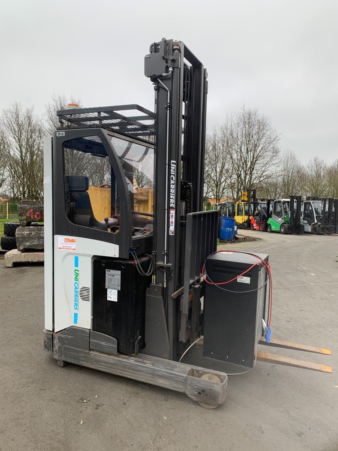 Chariot à mât rétractable UniCarriers UMS160