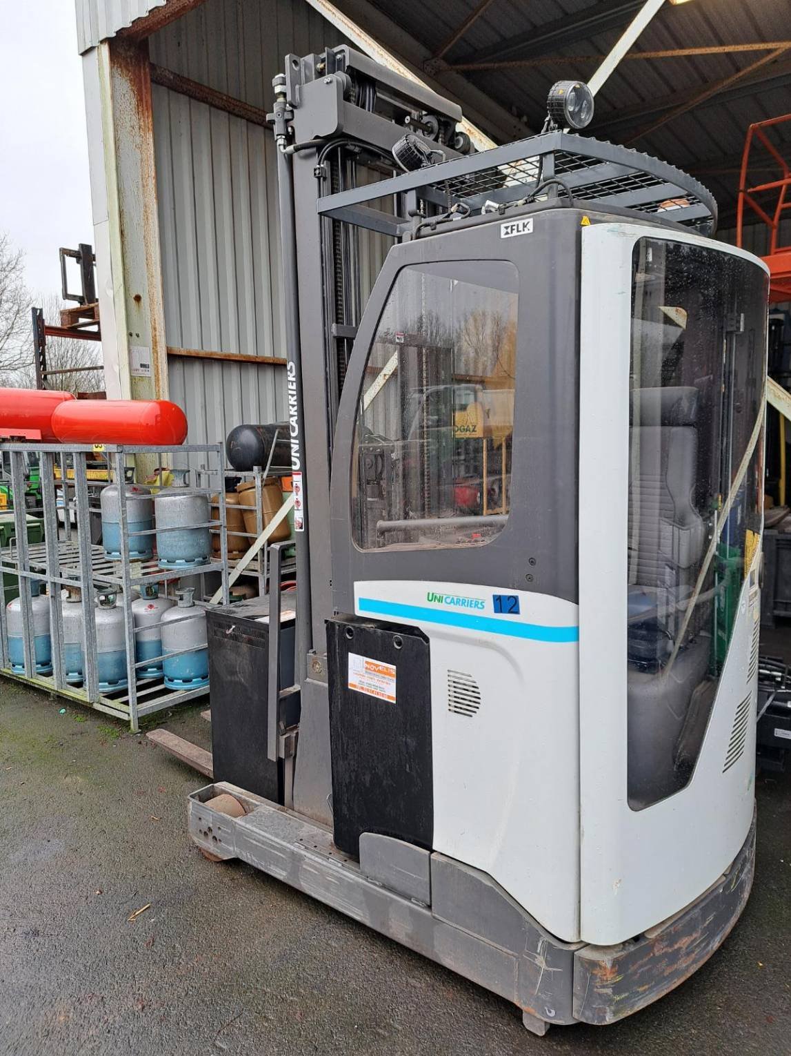 Chariot à mât rétractable UniCarriers UMS160