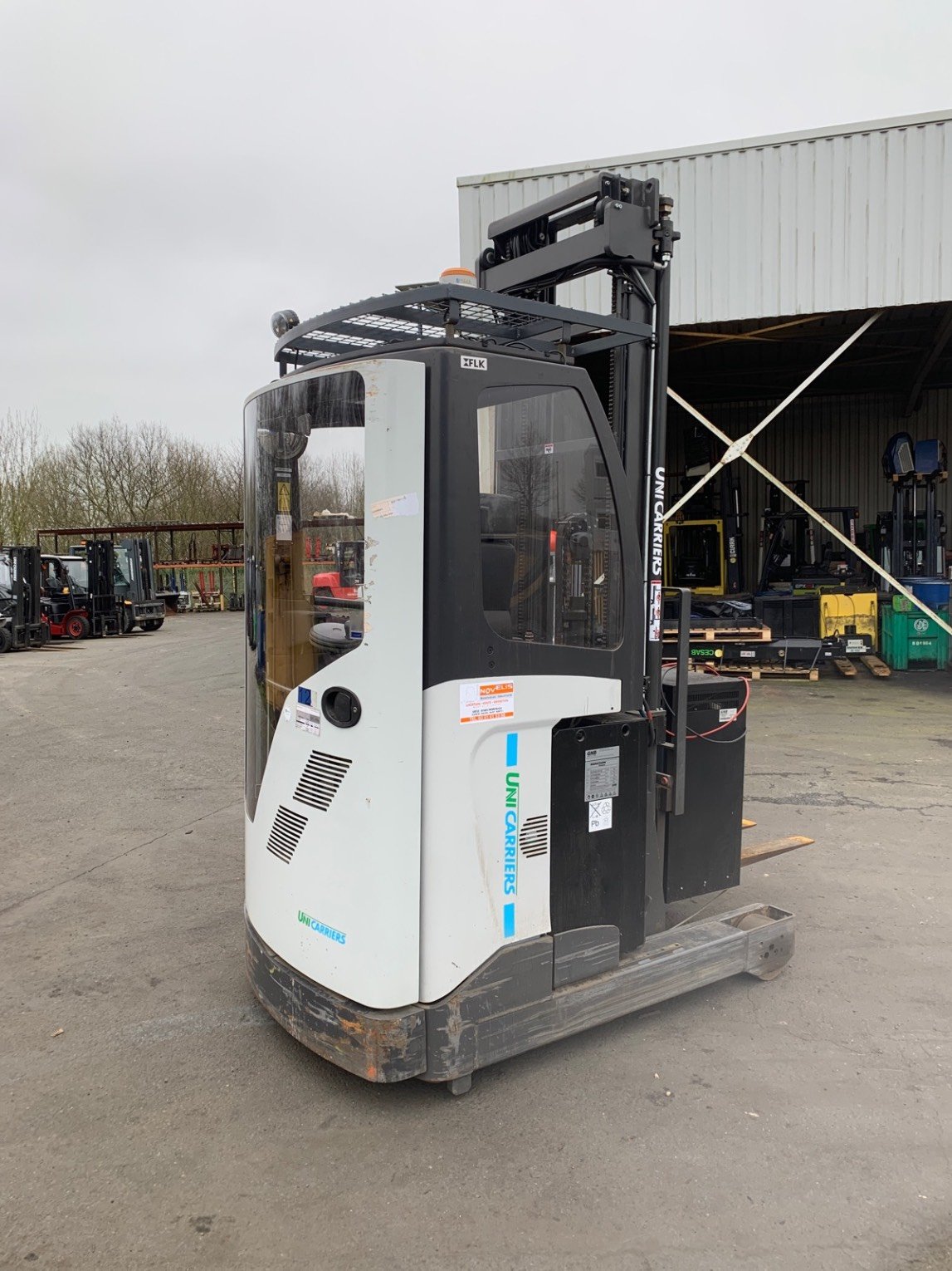Chariot à mât rétractable UniCarriers UMS160