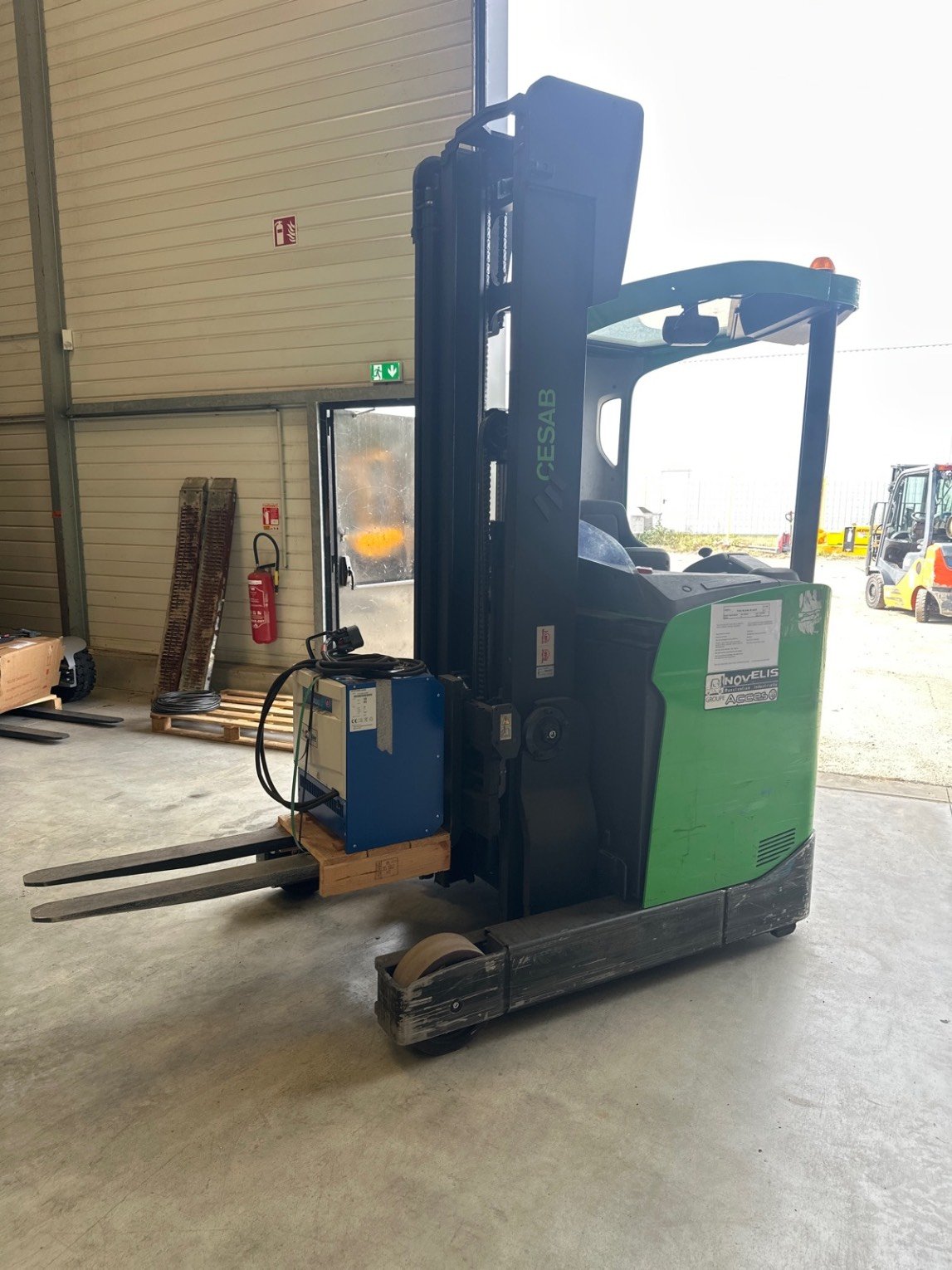 Chariot à mât rétractable CESAB R314