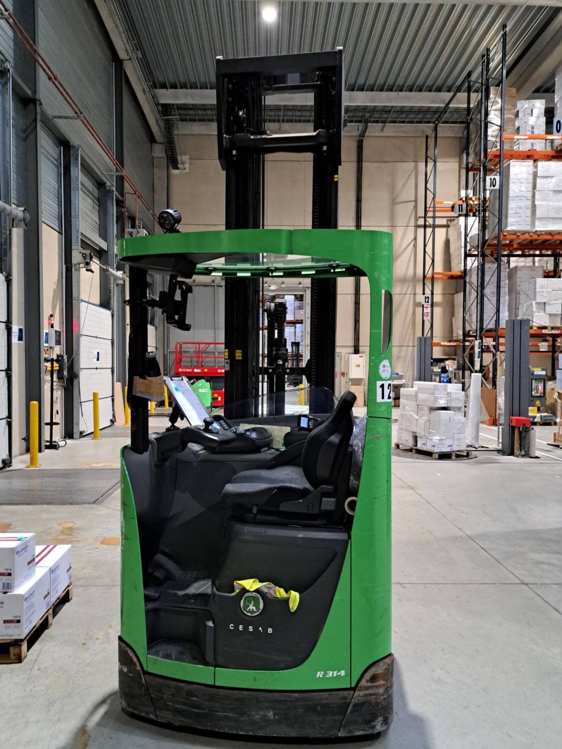 Chariot à mât rétractable - R314