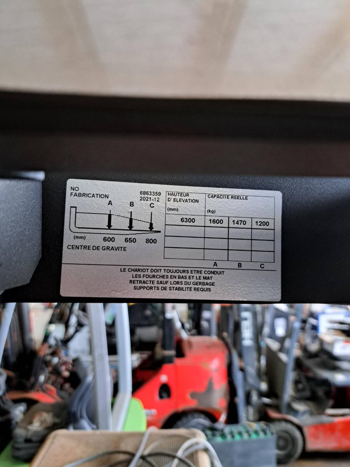 Chariot à mât rétractable CESAB R316
