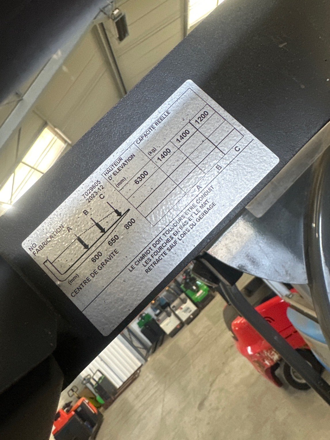 Chariot à mât rétractable CESAB R314