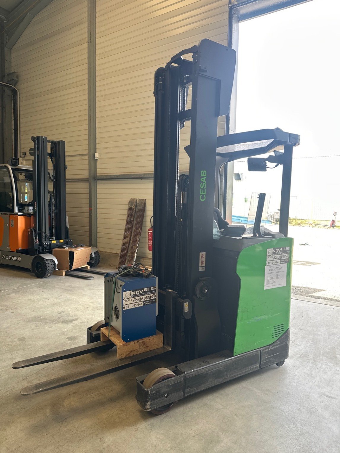 Chariot à mât rétractable - R314