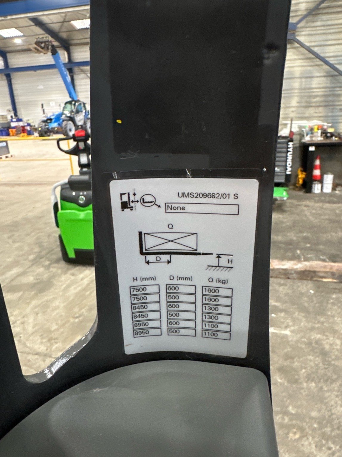 Chariot à mât rétractable UniCarriers UMS160