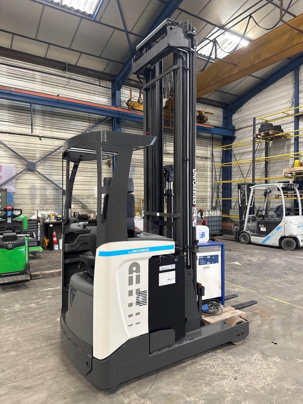 Chariot à mât rétractable - UMS160